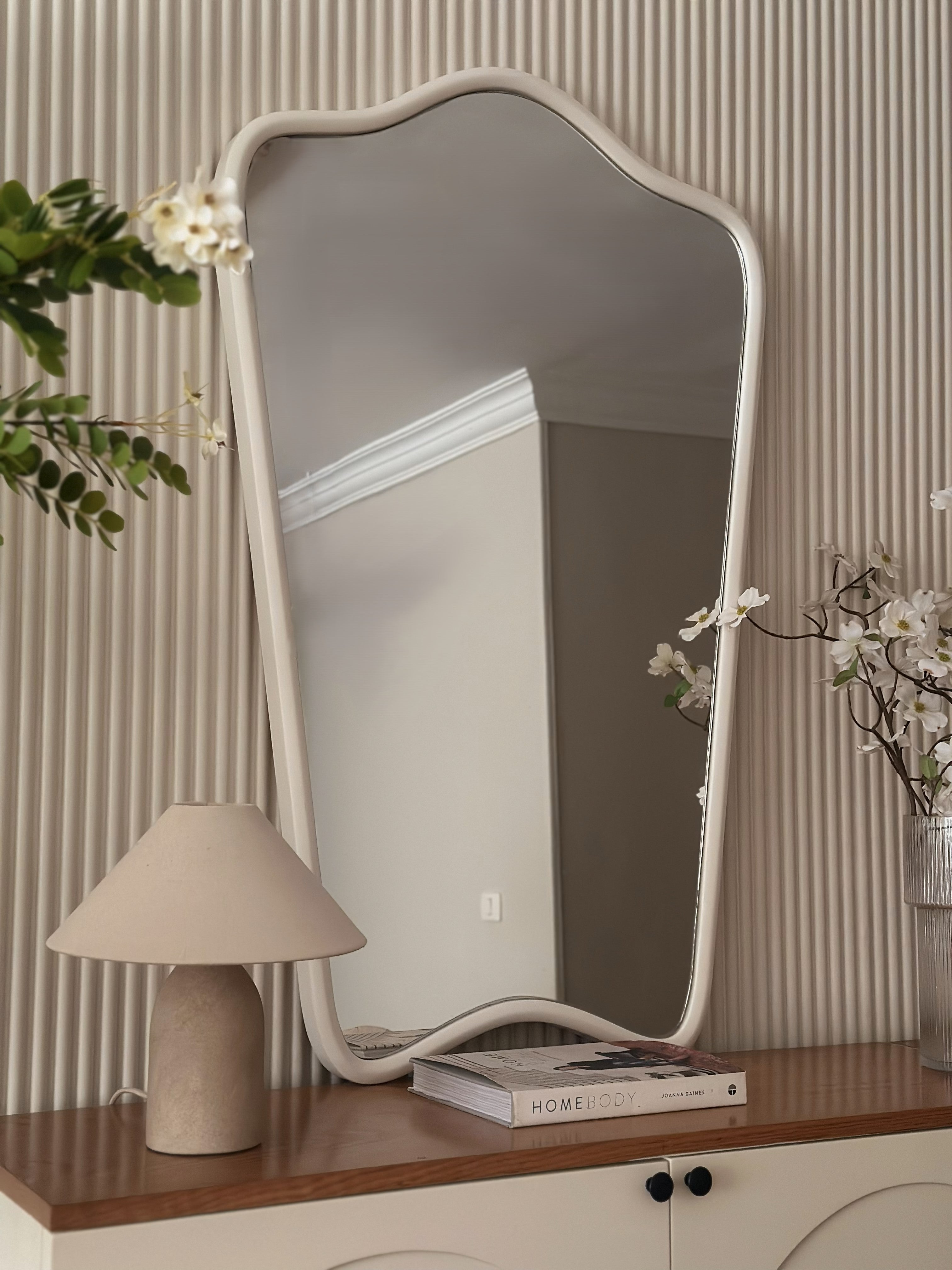Wavy mirror