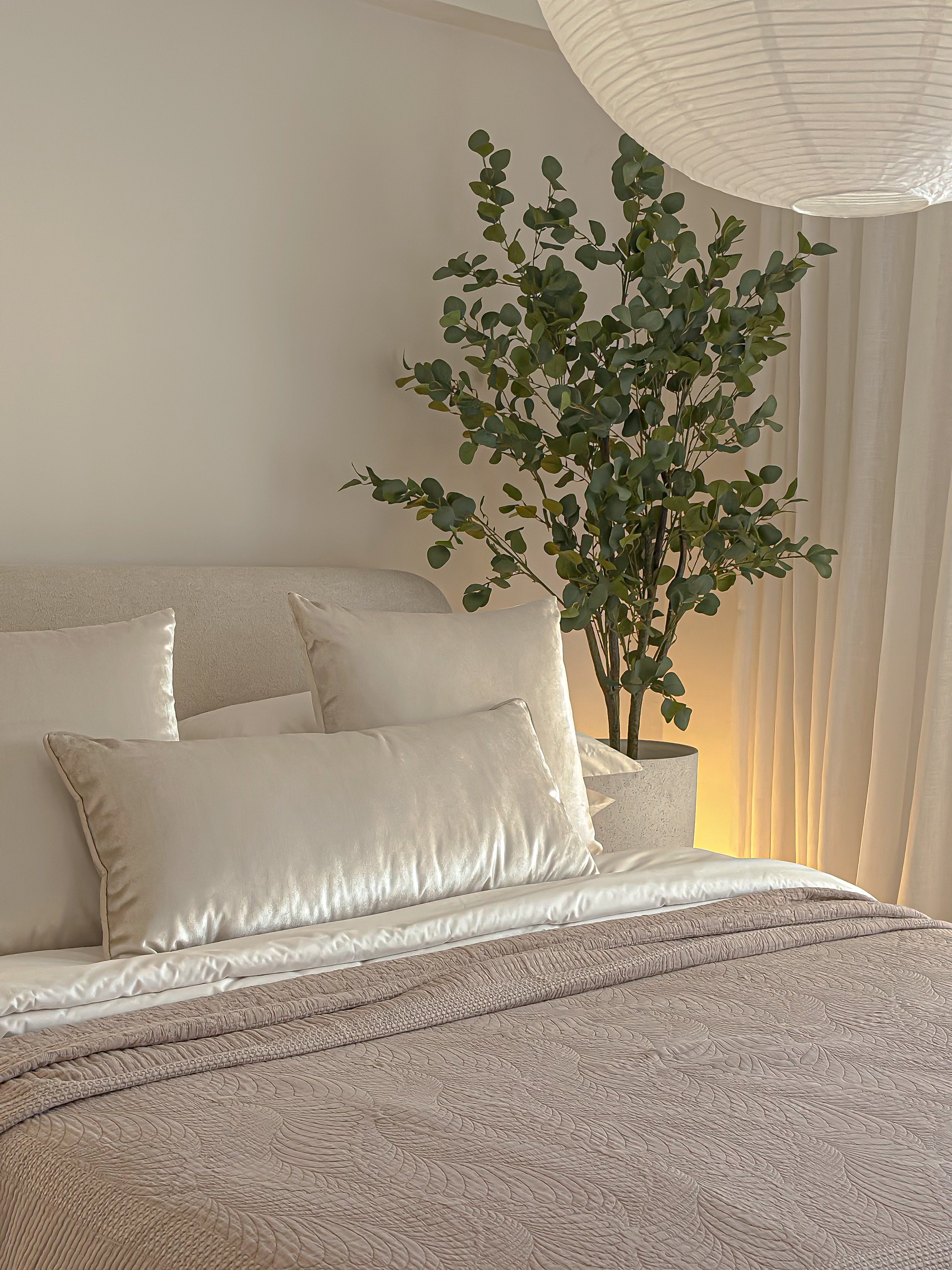 Velvet Lumber cushion _ neutral beige