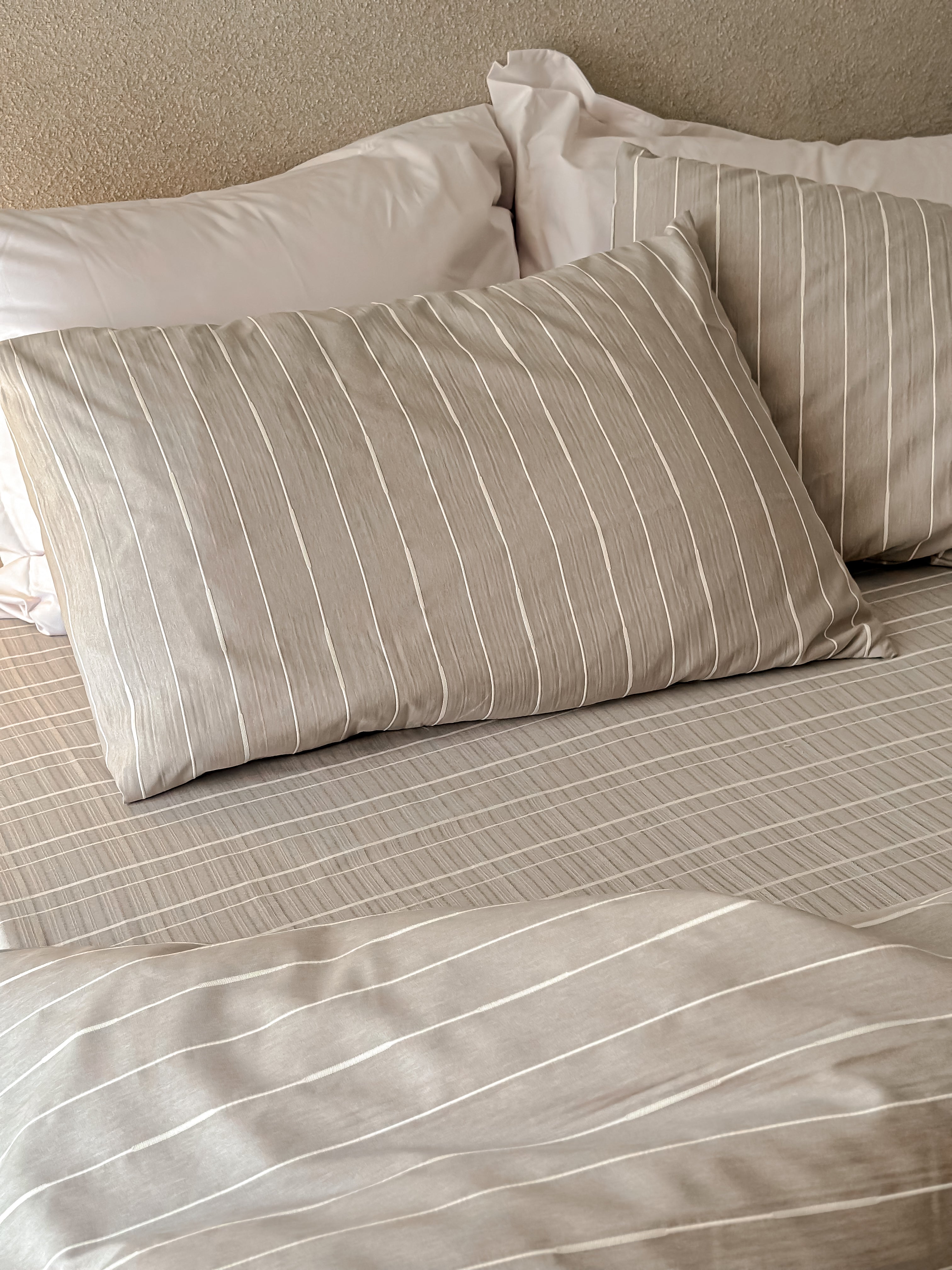 Calm Striped Fitted Bed Set