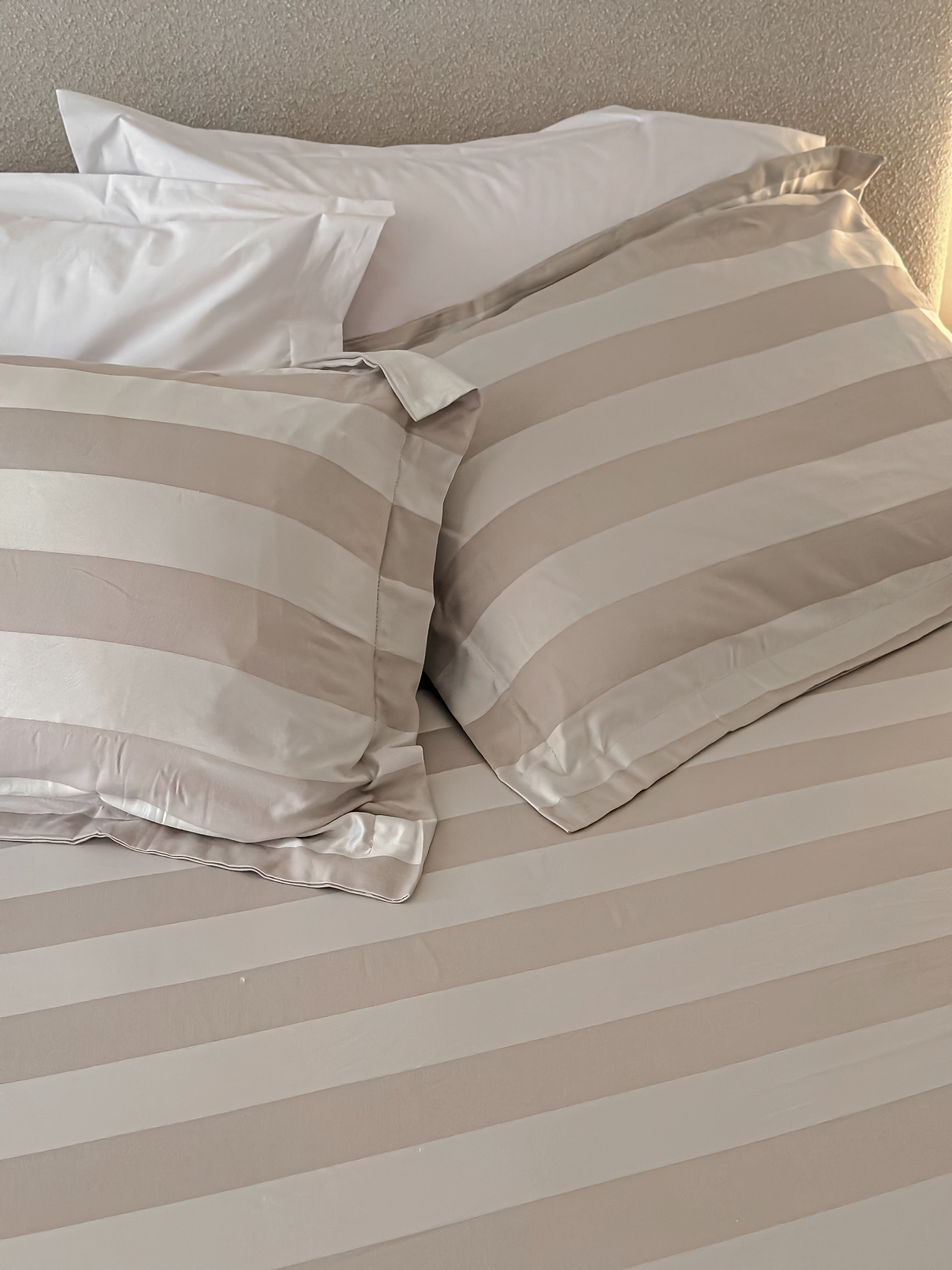 Minish Jacquard Fitted Bed Sheet Set