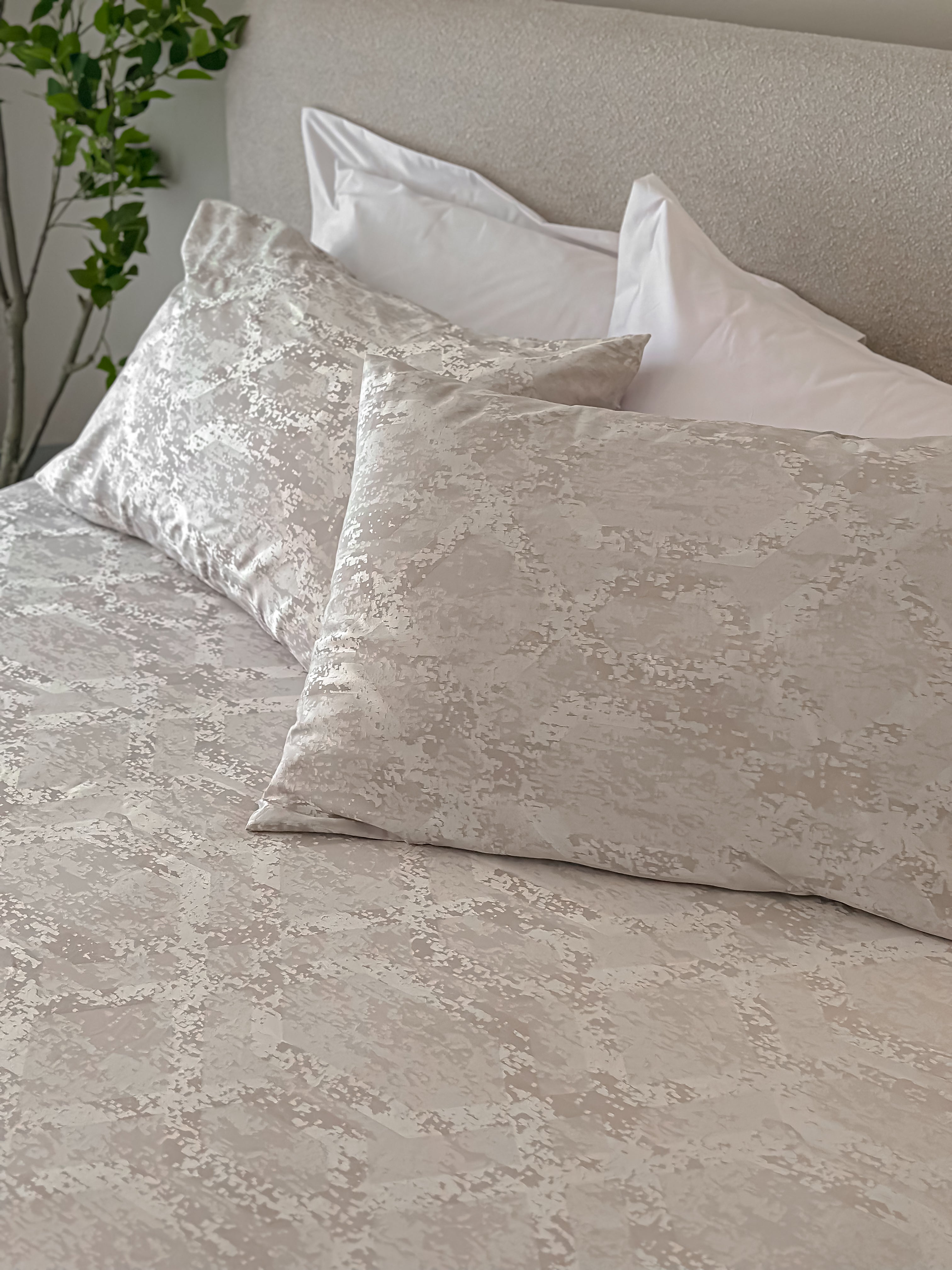 Minish Jacquard Fitted Bed Sheet Set