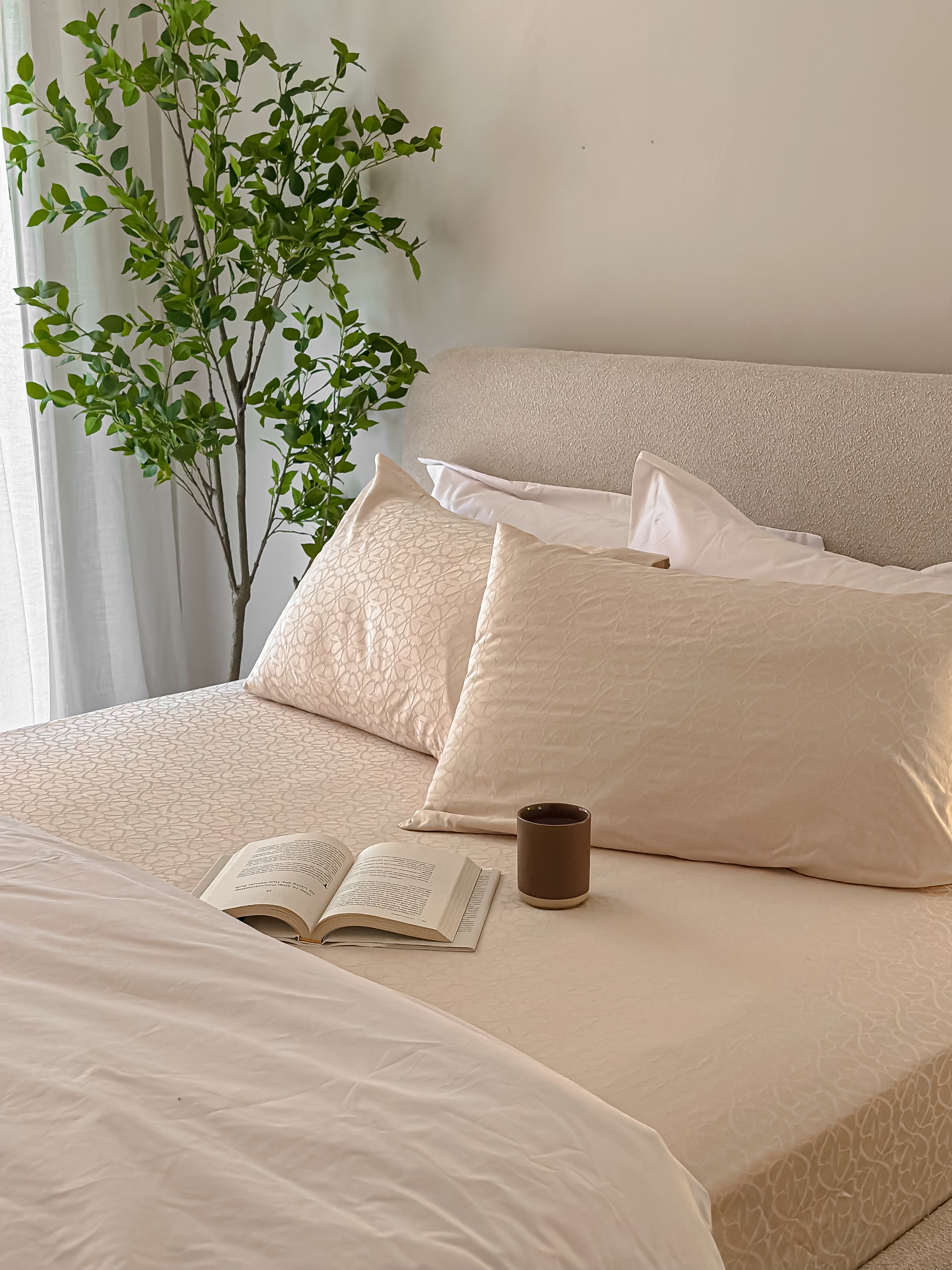 Minish Jacquard Fitted Bed Sheet Set