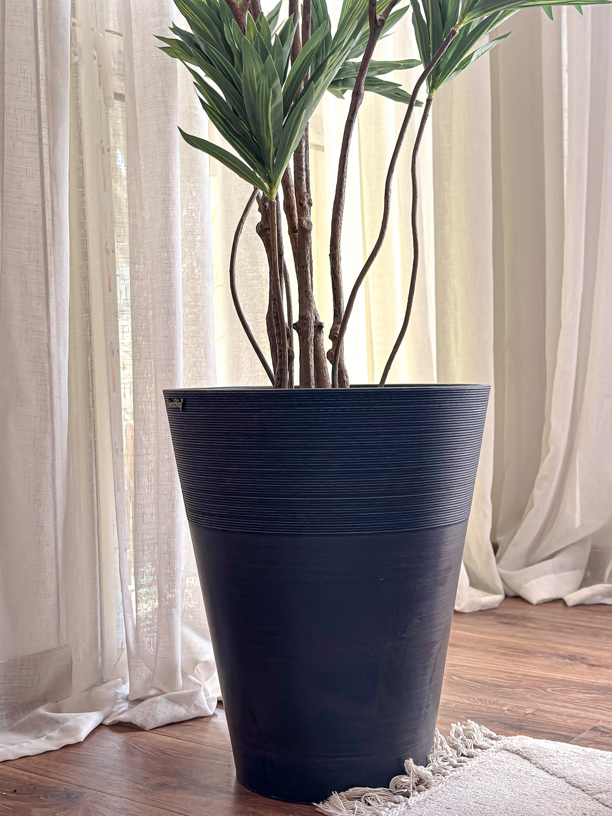 Plant Pot - Vintage black