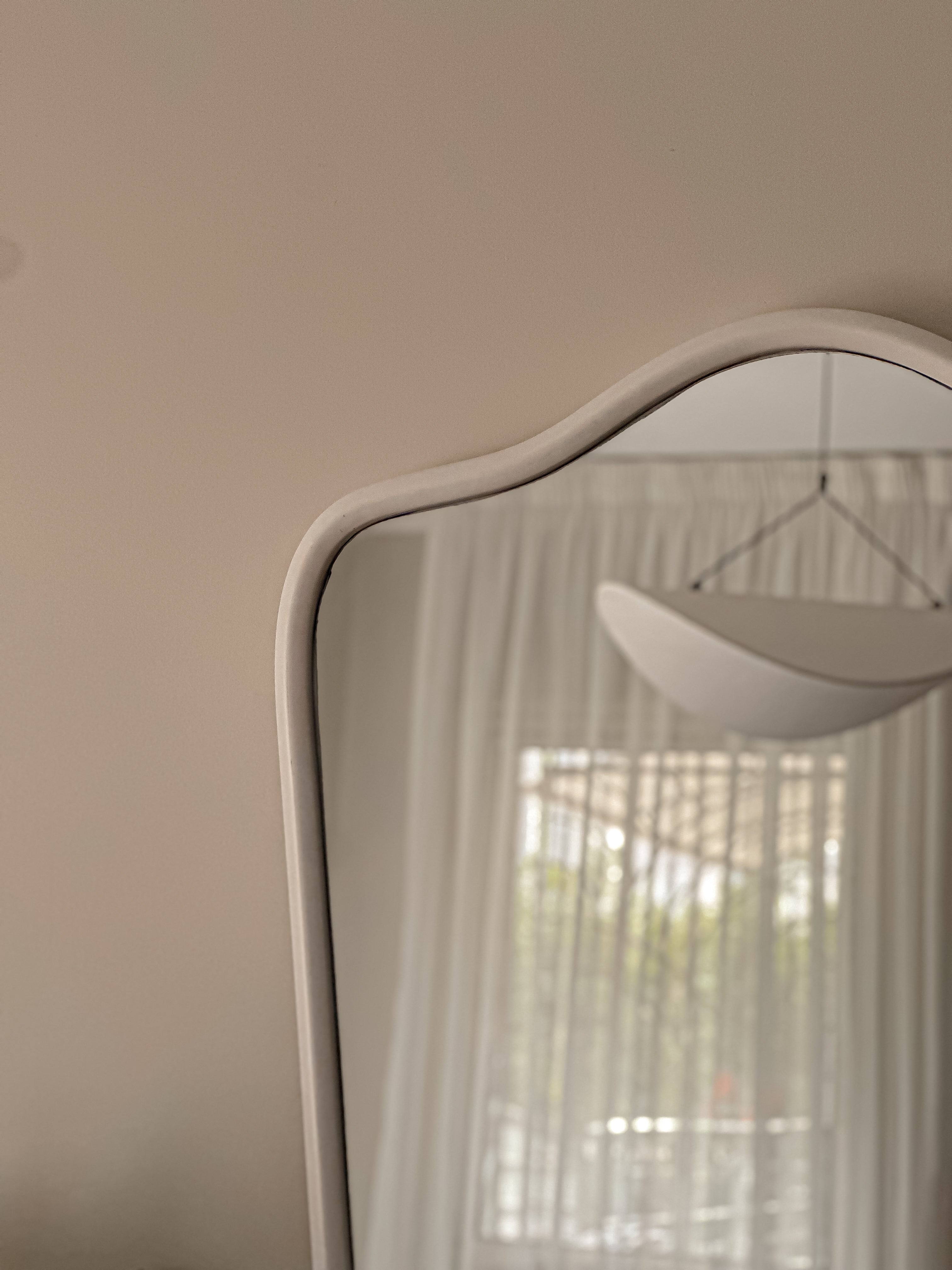 Wavy mirror