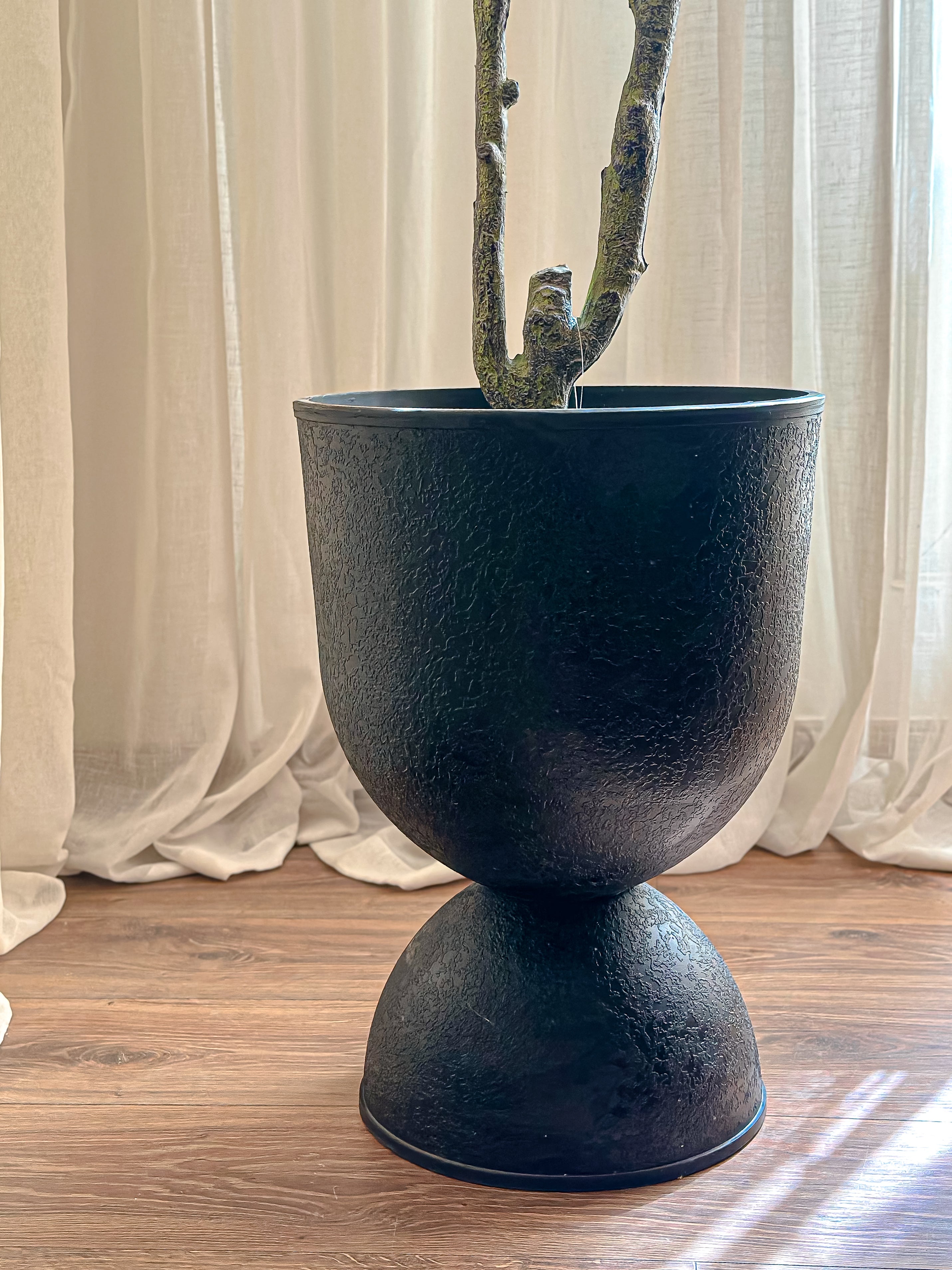 Black Plant pot - 2 levels