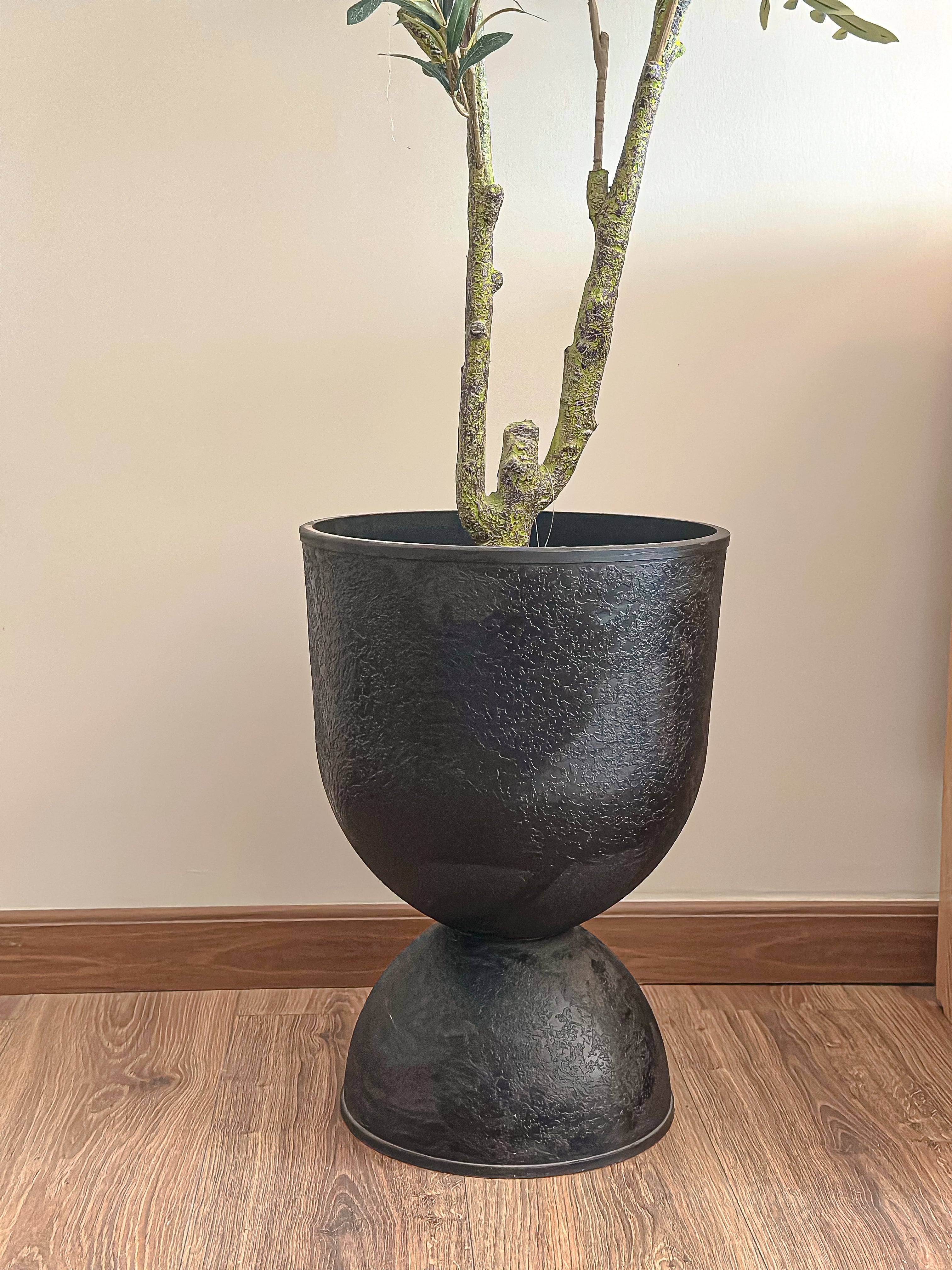 Black Plant pot - 2 levels