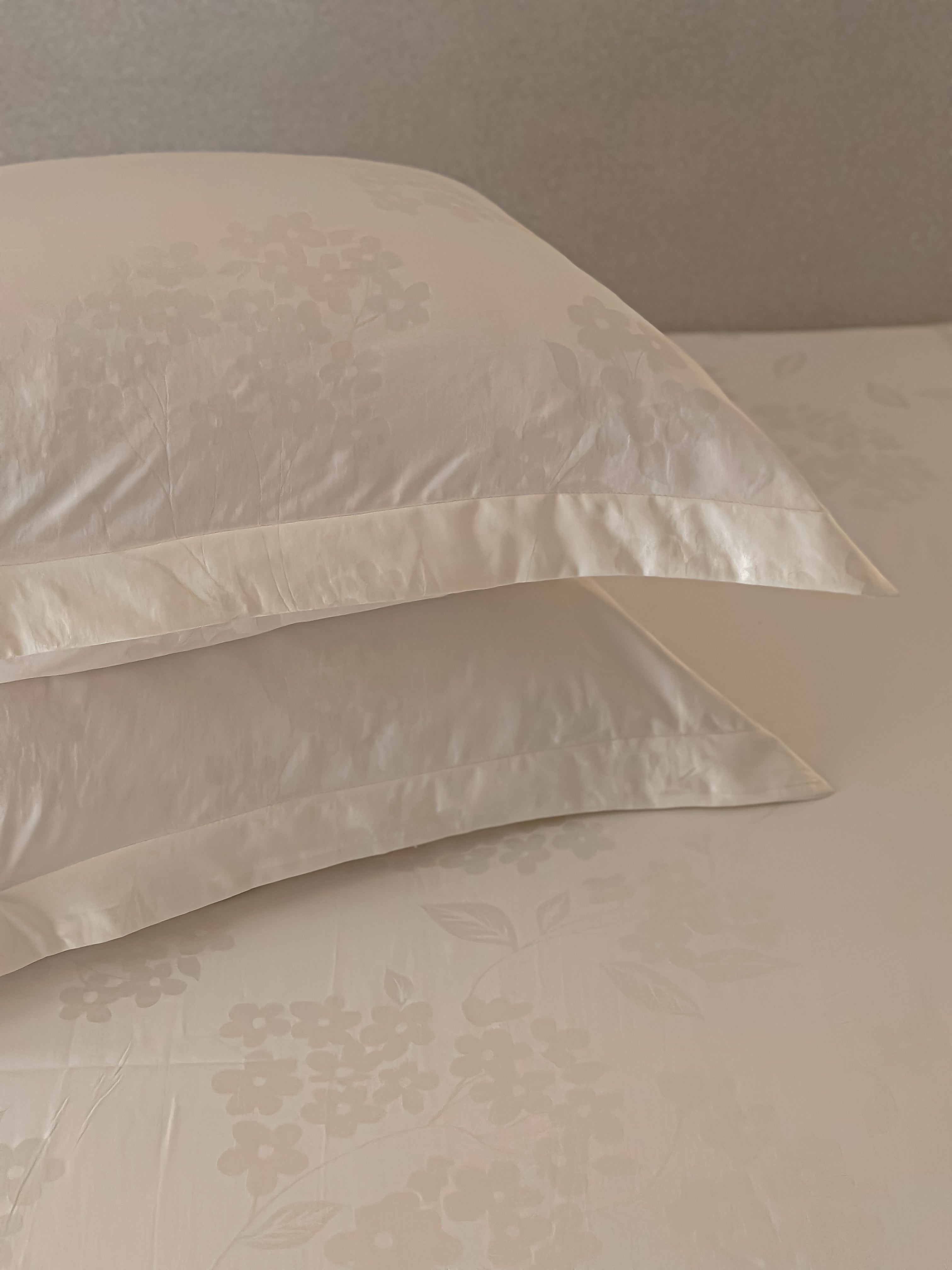 Jacquard Rose Bedsheet set - off white