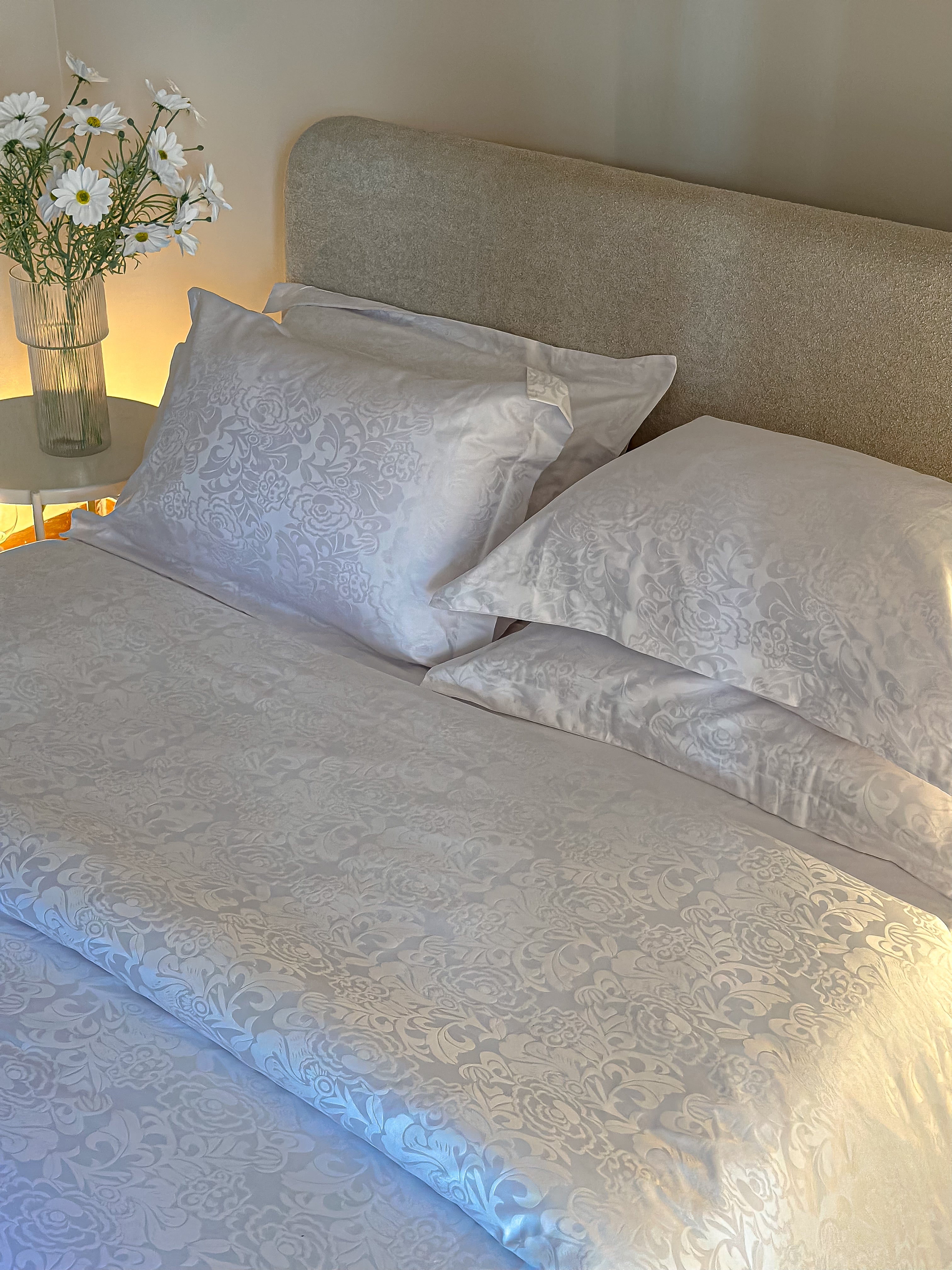 Floral jacquard bed set