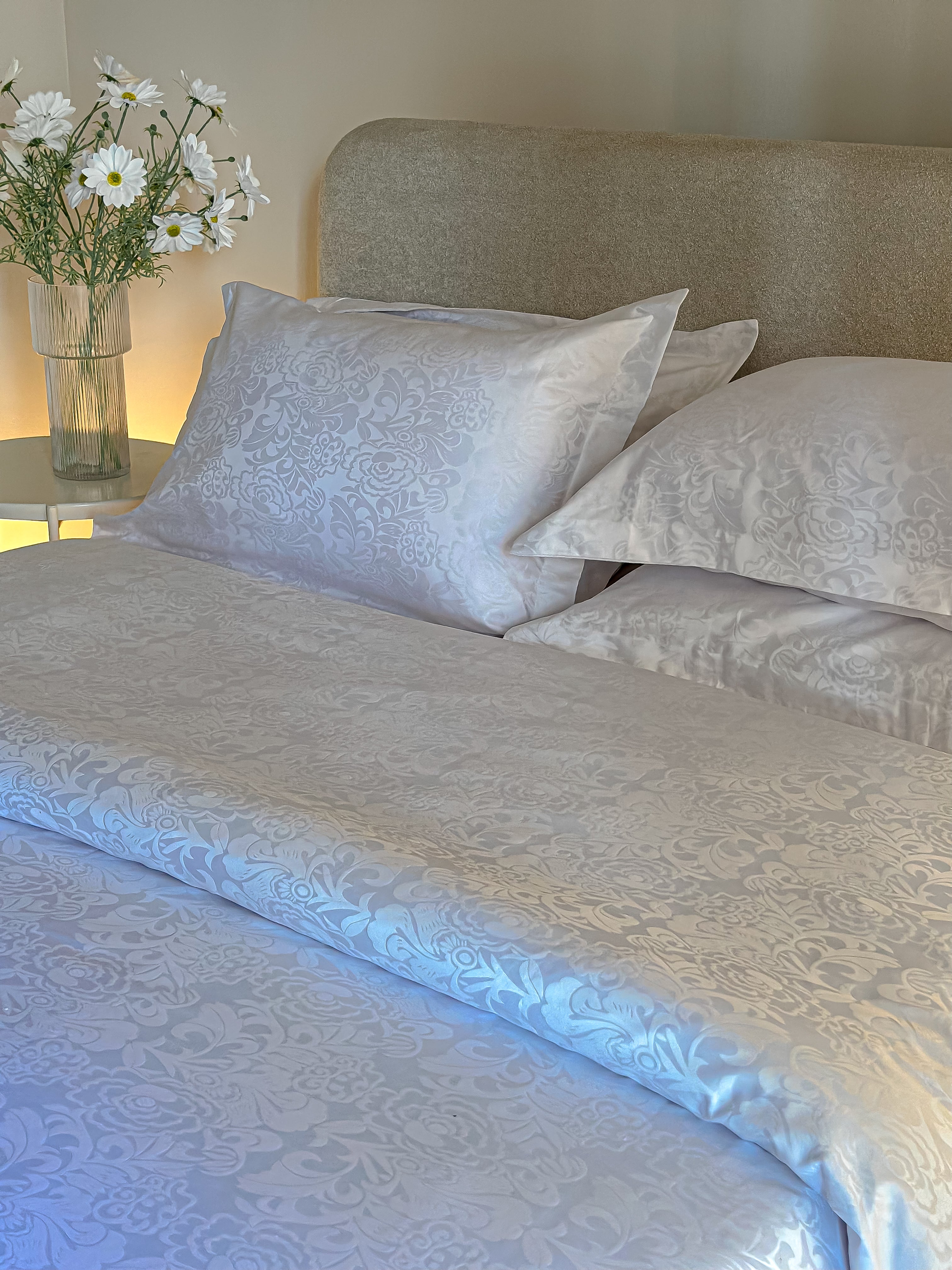 Floral jacquard bed set