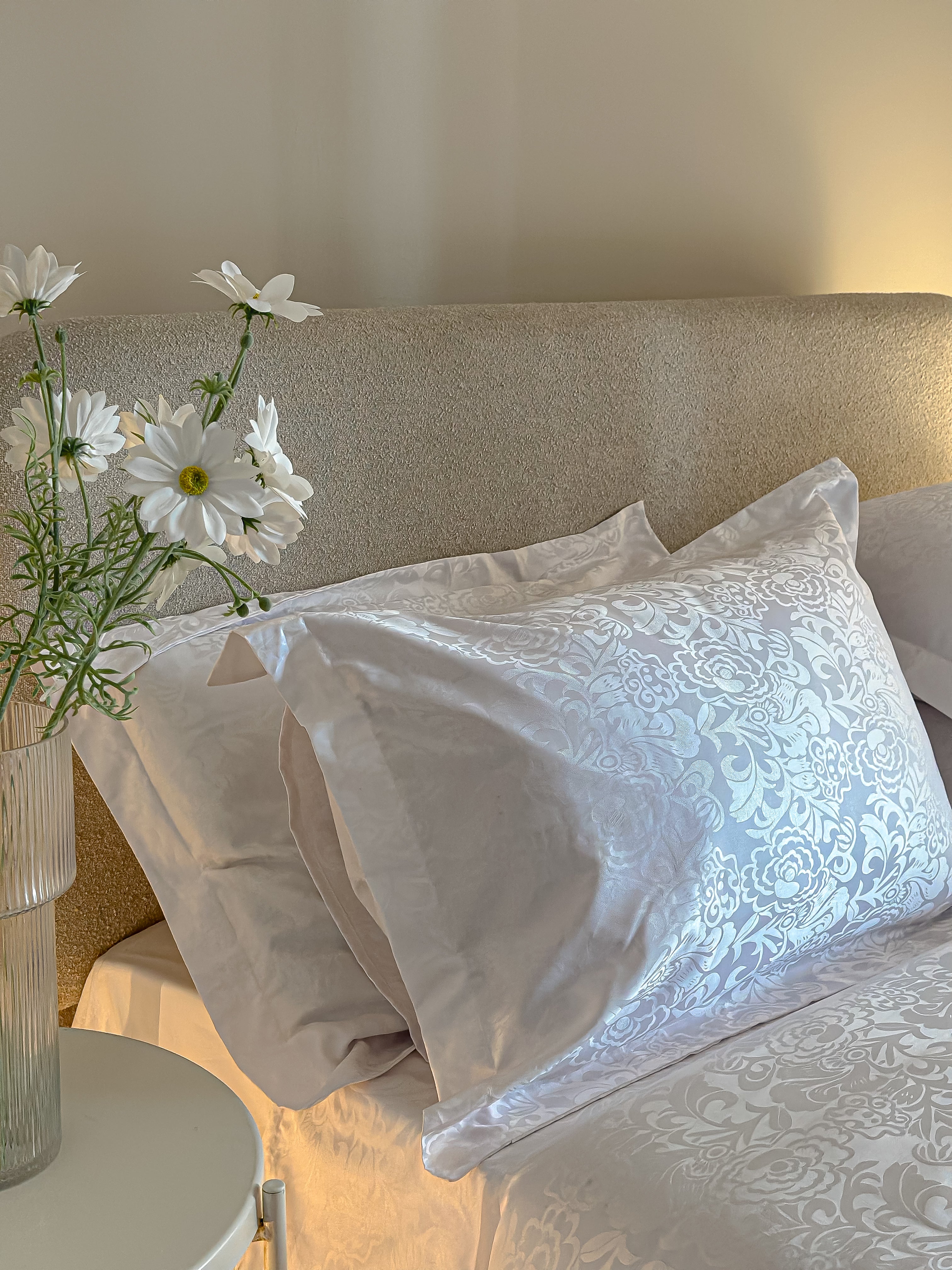 Floral jacquard bed set