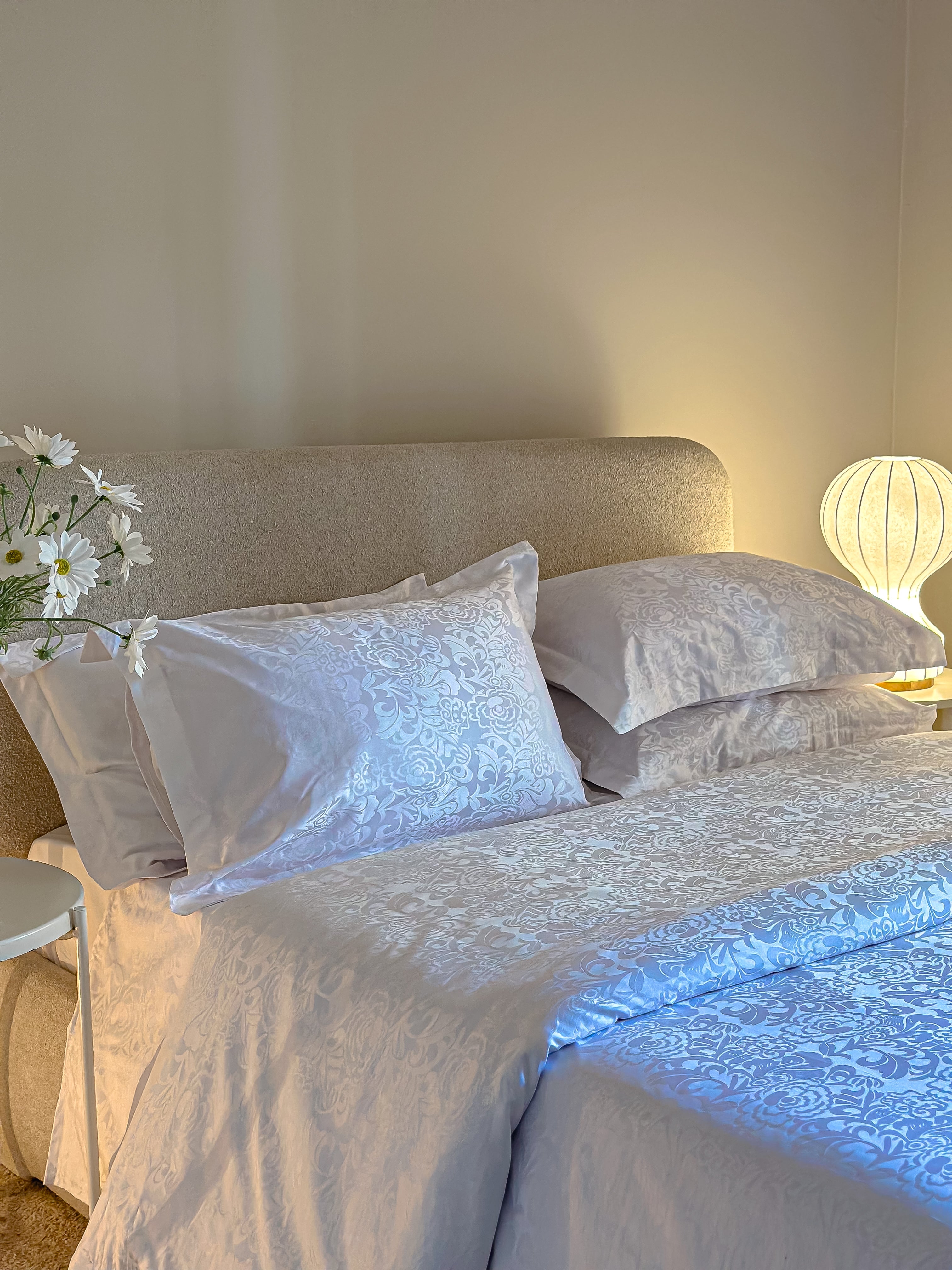 Floral jacquard bed set