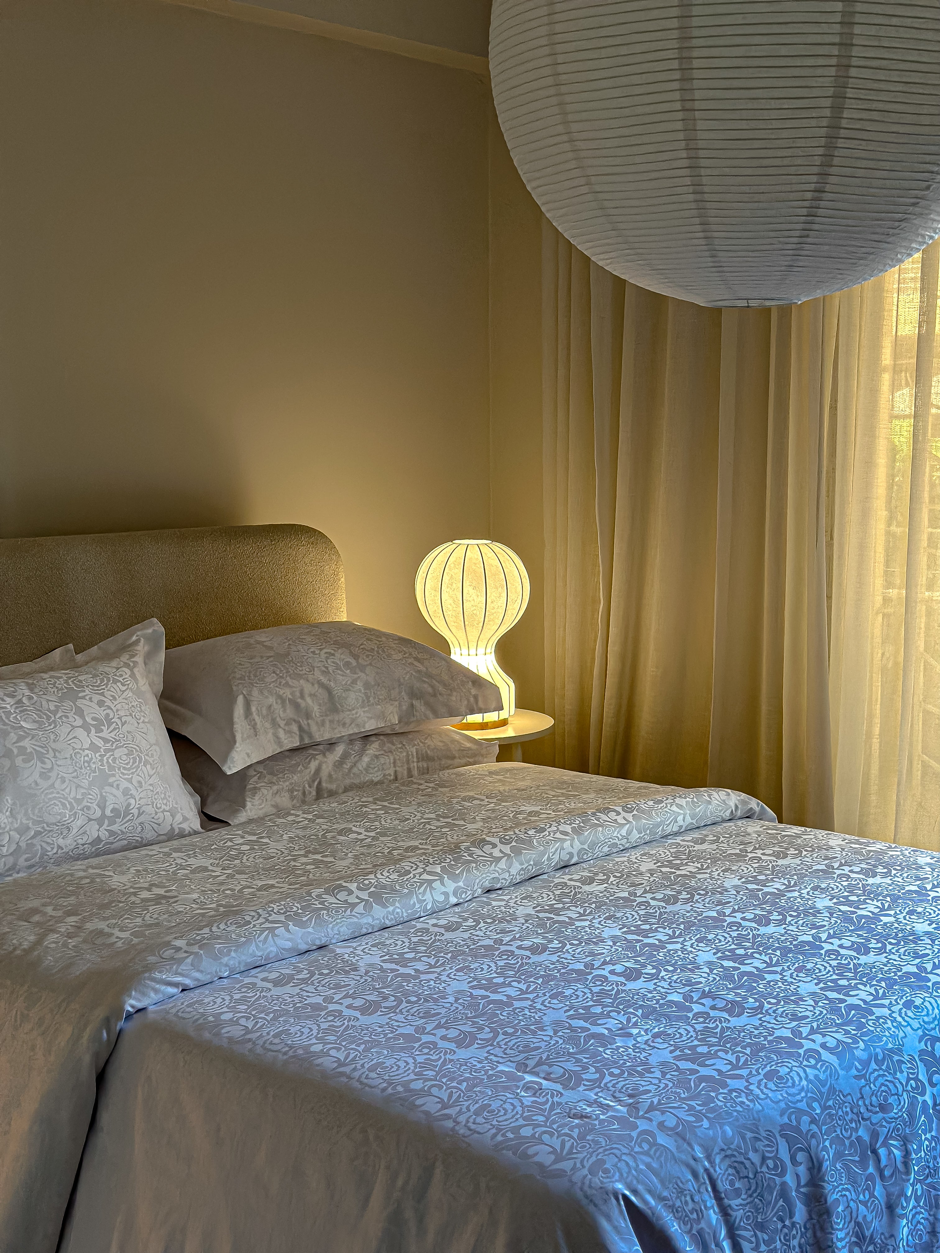 Floral jacquard bed set