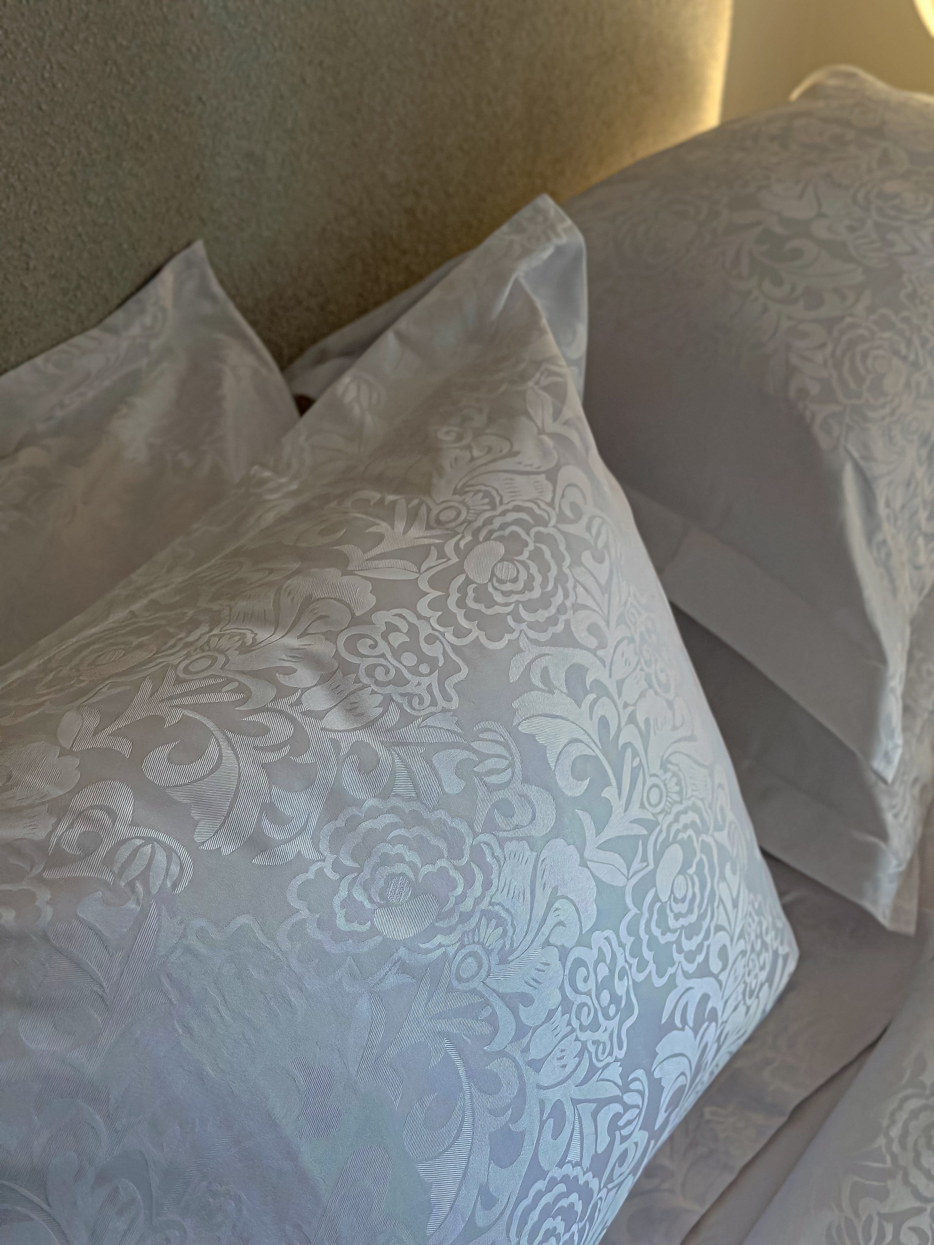 Floral jacquard bed set
