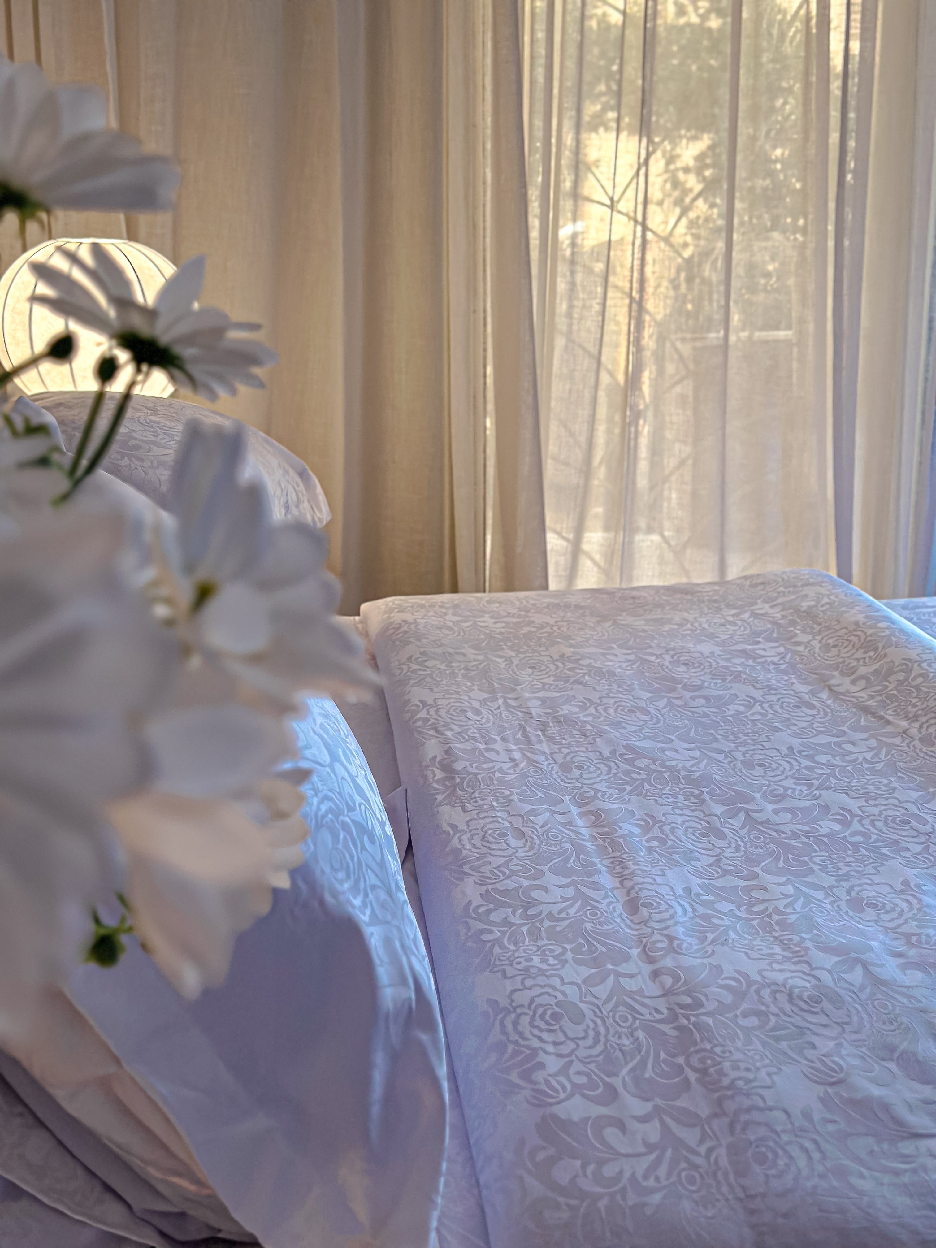 Floral jacquard bed set