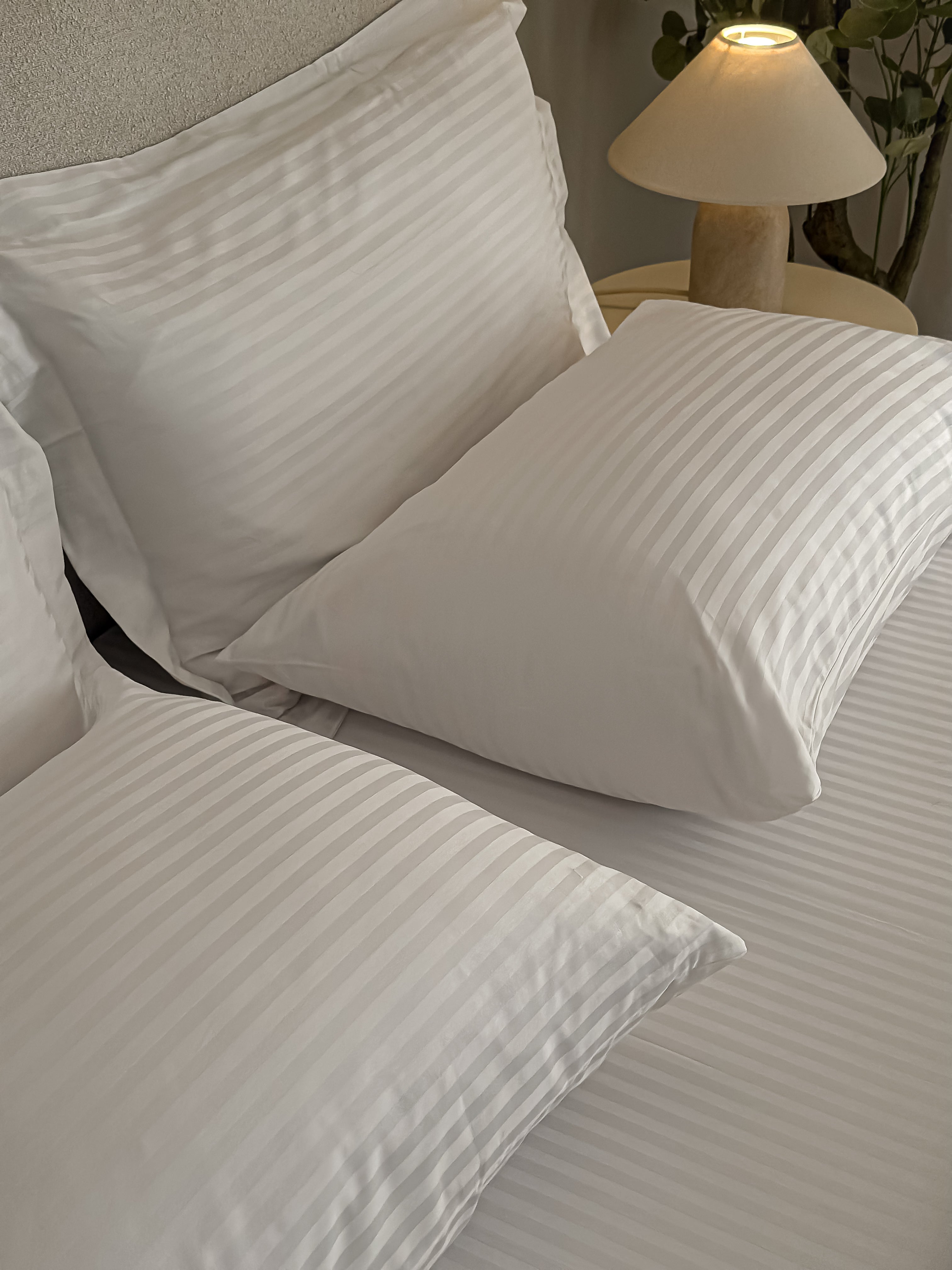 Deluxe Hotel Line - Striped Fitted Sheet Set