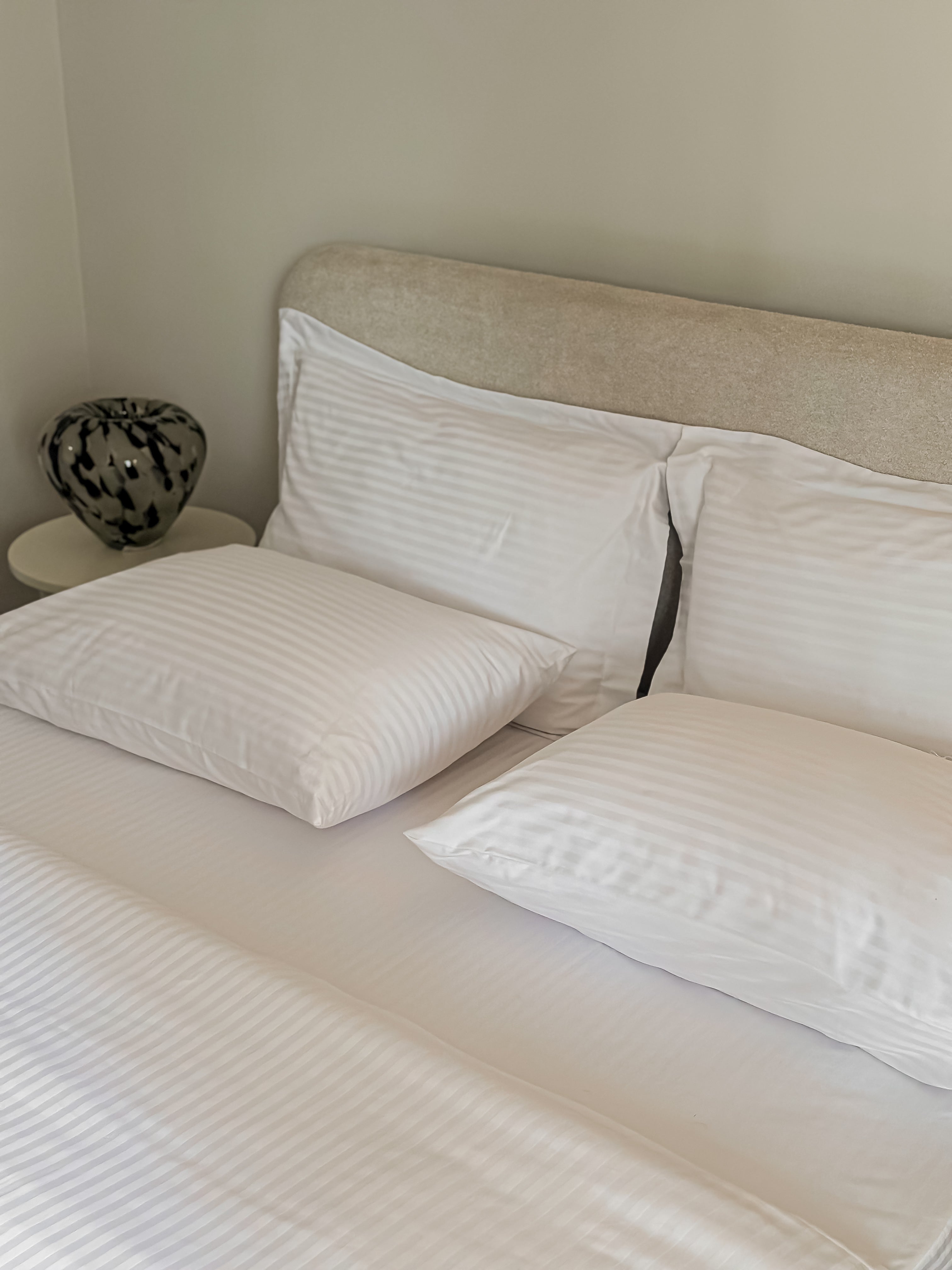 Deluxe Hotel Line - Flat Striped Sheet Set - white