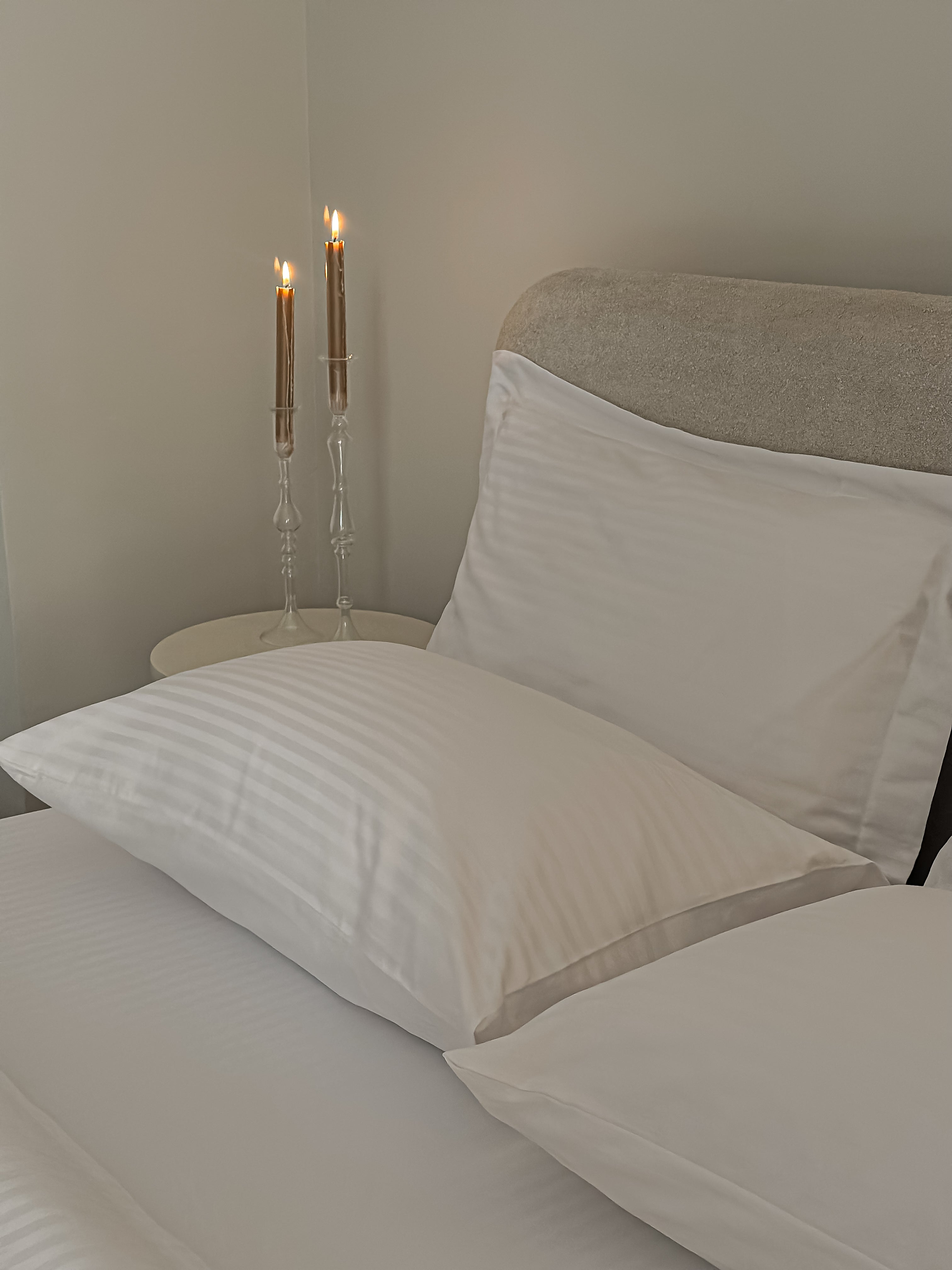 Deluxe Hotel Line - Flat Striped Sheet Set - white